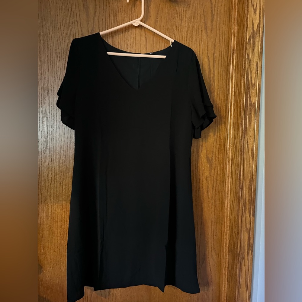 Womens shift dress black 3/4 sleeves size medium v neck NWT